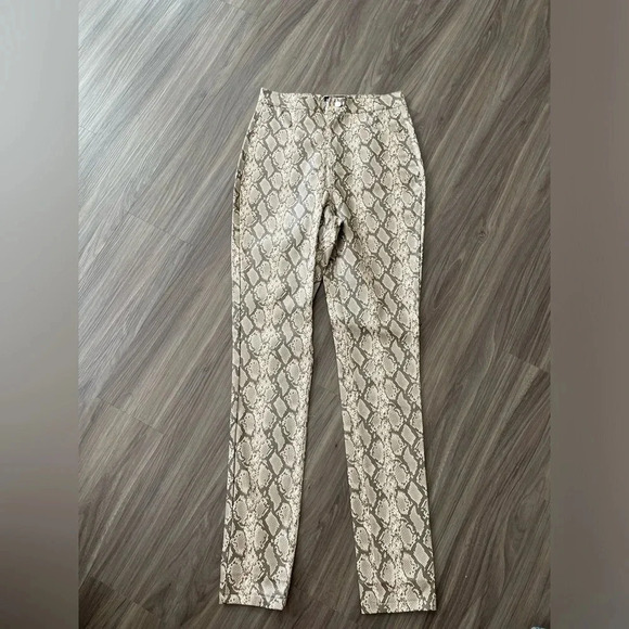 Pretty little thing women’s snake print 100% polyester pants size 4 - Picture 1 of 7